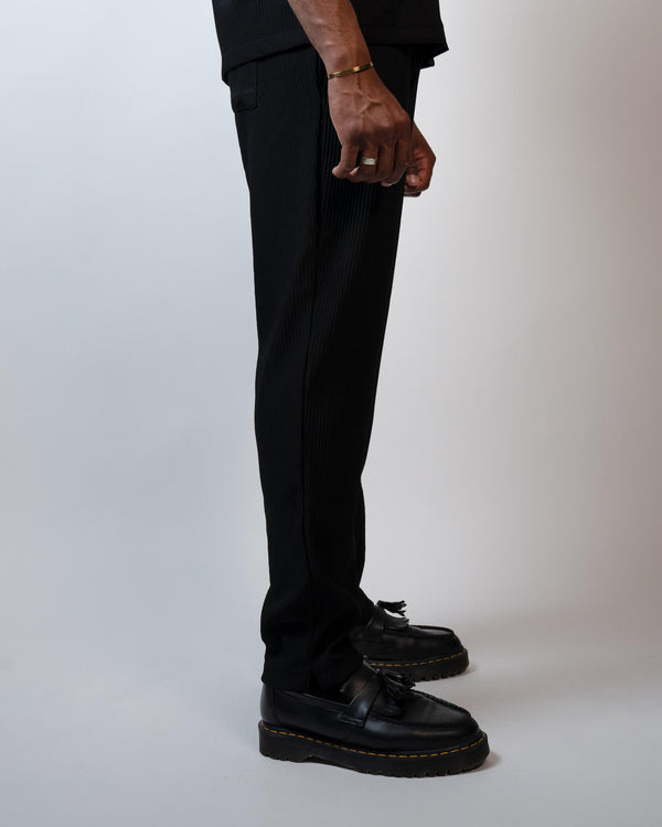 NOIR PLISSÉ – Pantalon